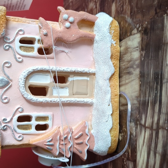 ❌SOLD❌Pastel "Pinkmas" Light Up 💡 Gingerbread House - Picture 5 of 10